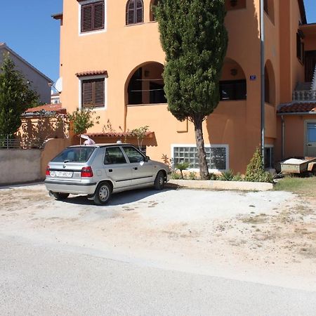 Apartments With A Parking Space Medulin - 7208 Exterior photo