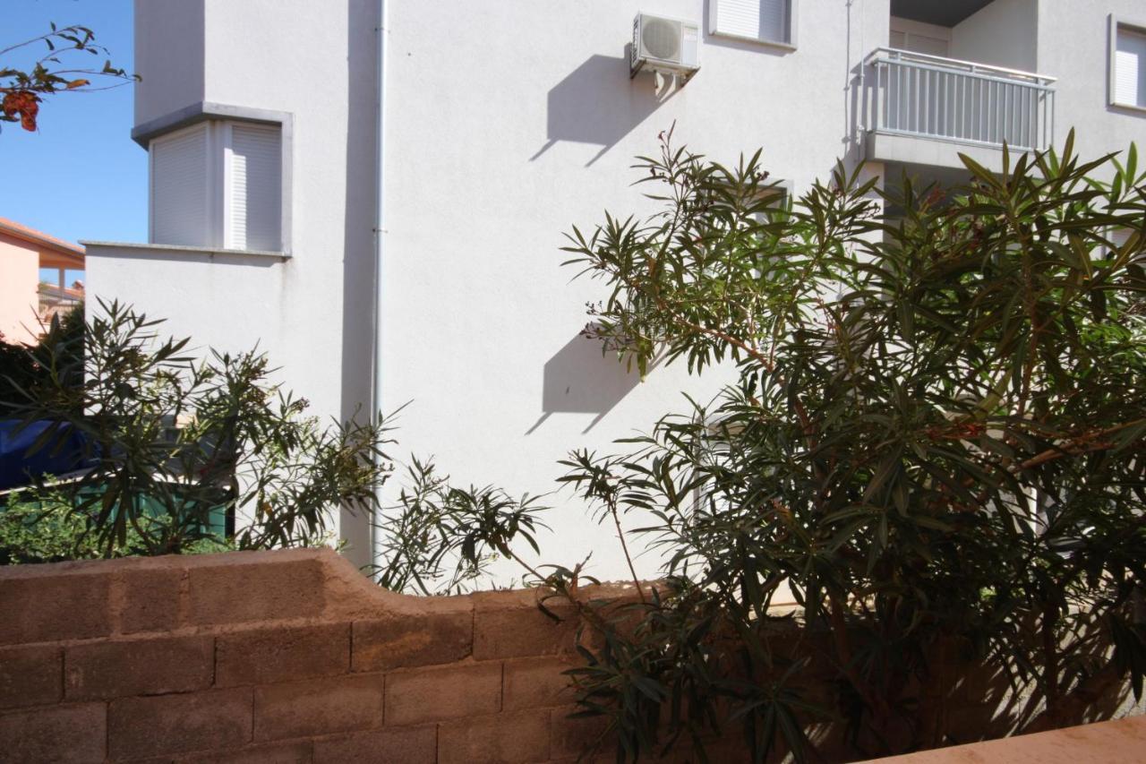 Apartments With A Parking Space Medulin - 7208 Exterior photo